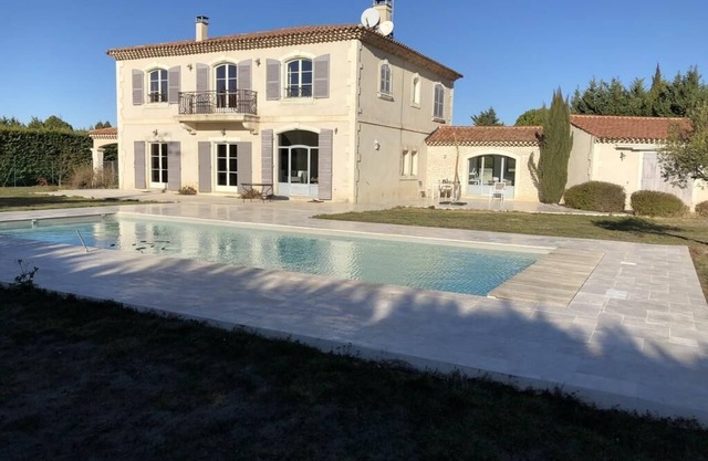 BASTIDE 320M² CON PISCINA PRIVADA, "pueblo a pie", 12 personas