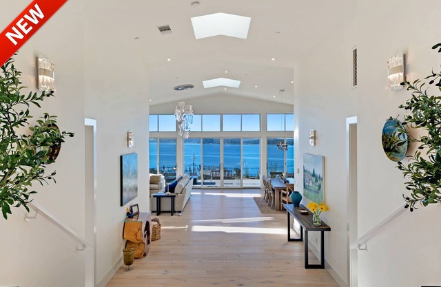 Bay Bliss- Great Ocean Views , modern house