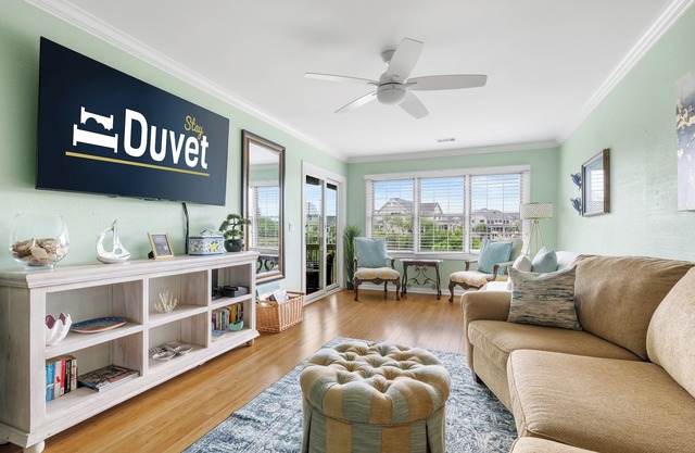 Bay Pointe Hideaway | Community Pool!