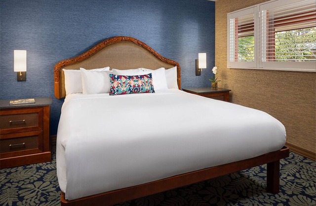 Bay View King Suite for Romantic Getaway | Catamaran Stay