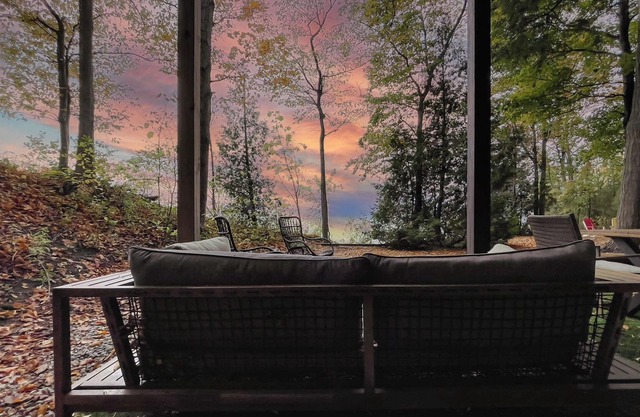 the Hideaway - King Bed! *Wood Fired Sauna* - Private Lake Access