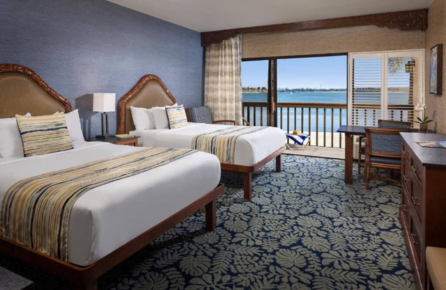 Bayfront Double Suite with Stunning Views | Catamaran Stay
