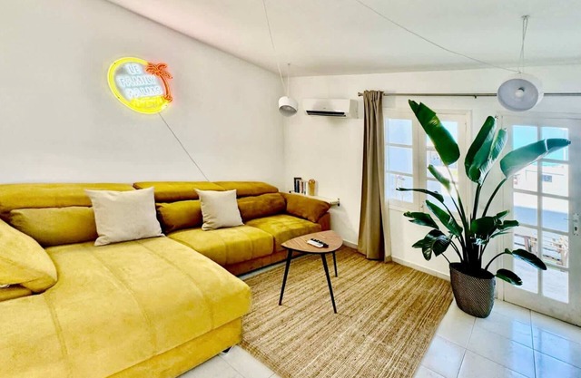 Bayside Le Family Palms Eco-Boho Oasis with Terrace & BBQ