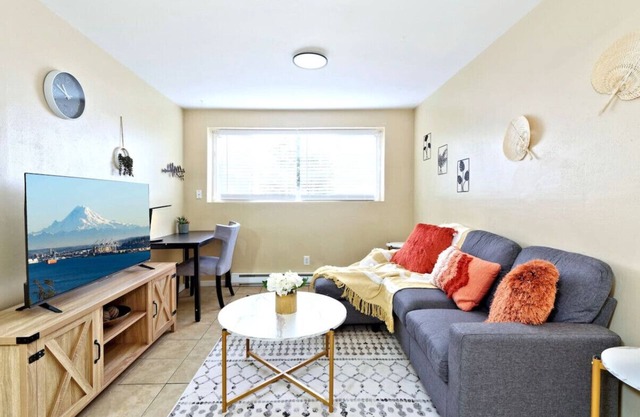 BD35 1b1b Apt Unit 5 @S Seattle close to airport