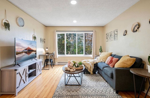 BD35 2b1b Apt Unit 4 @S Seattle close to airport