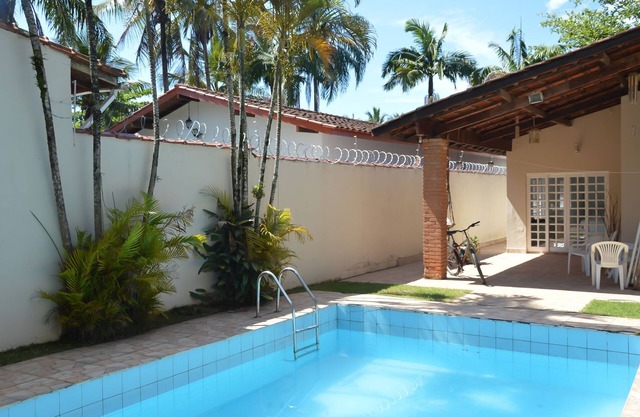Casa de playa con salón amplio y INTEGRADO piscina / zona de barbacoa.