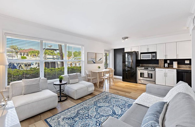 Beach Apt With Waterview in Las Olas Blvd