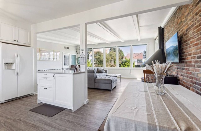 Beach Break Getaway - 3/2, 1 block from beach, pet friendly