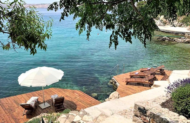 Casa frente a la playa en Lukovo.