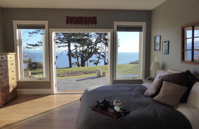 Beach Front Paradise! Views out every window.