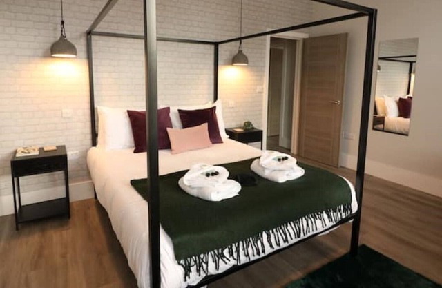Beach Front, Romantic King Bed Apt w/ Free Parking