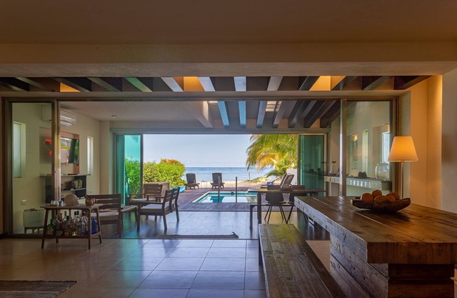 Beach house w/ private pool & sandy beach for 8