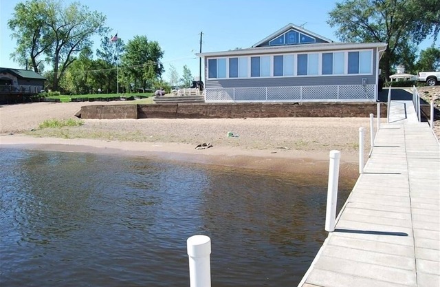 Beach House # 1 con una playa privada en el St. Croix River