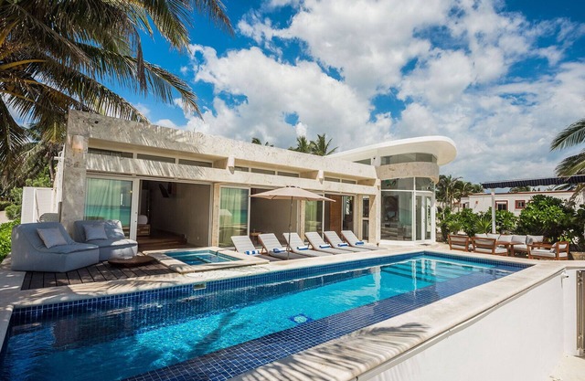 Beach House - 4 Bedroom Beachfront Luxury Getaway w/ cook