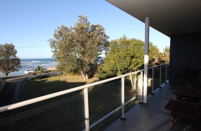 FRENTE AL MAR 3- 3/12 Bundella Ave LC