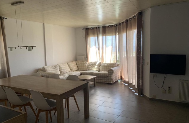 Apartamento frente al mar con terraza, piscina, aire acondicionado y parking en Torredembarra