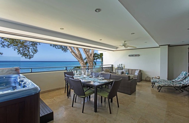 Apartamento frente al mar en Coral Cove en Paynes Bay Beach