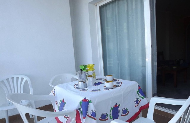 Apartamento frente a la playa con piscina, WiFi