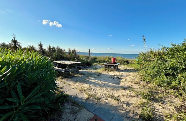 Beachfront Bungalow w/ BEST Location in Ocean View!