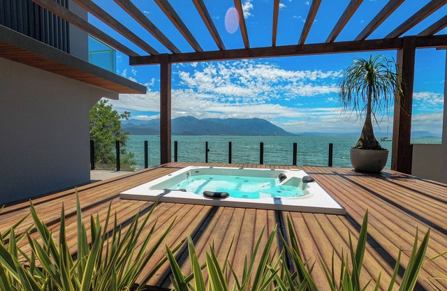 Casa Frente al Mar con Spa y Vista Deslumbrante