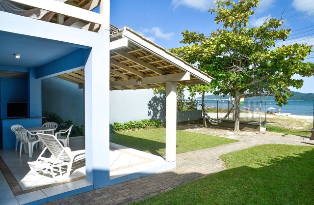 Casa a Beira Mar con aire acondicionado Wi-Fi Praia Zimbros Bombinhas SC familias