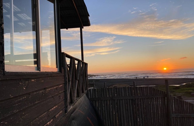 Beachfront House/ Surf & Sun in Pichilemu- Infiernillo. Pet Friendly!