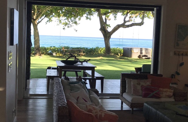 Casa de lujo frente al mar con amplio patio costa norte de Oahu