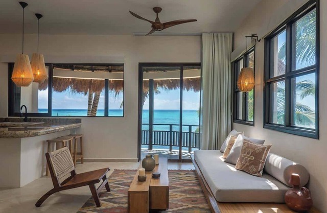 Studio just steps from the beach | Breakfast