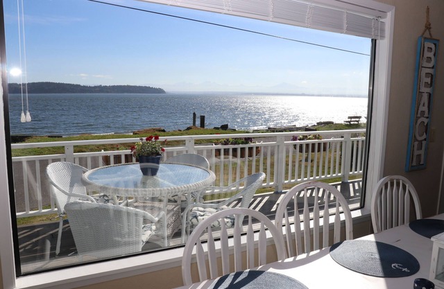 ¡Nuevo! Entorno perfecto y amplia casa en la playa de Whidbey cerca del ferry