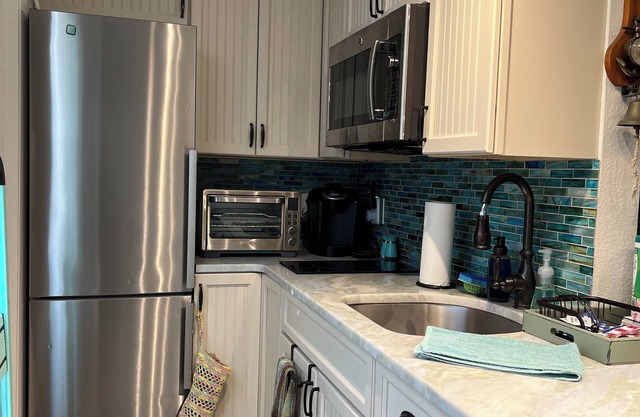 Cozy Beachfront Condo - Pool - Steps from Boardwalk
