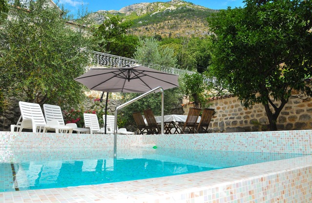 Villa frente al mar Perast