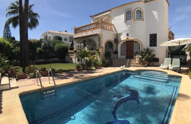 Chalet cerca de la playa con piscina privada, internet, aire acondicionada