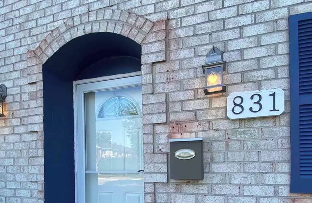 Beachy and Chic 3 bedroom Townhome Near TownCenter