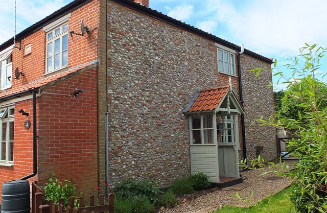 Beaconsfield Cottage, BRISTON
