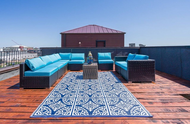 3 cuadras Beale St- Enorme 4 habitaciones, 6 baños, garaje privado, terraza en la azotea, capacidad para 18 personas