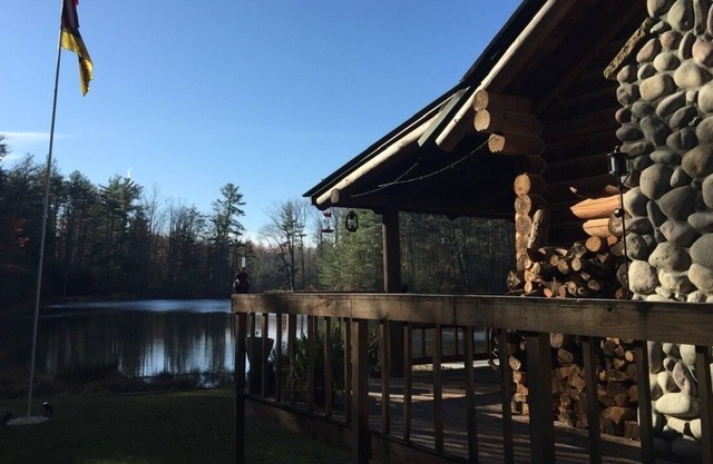 Bear Cabin en el lago Gnats Hollow