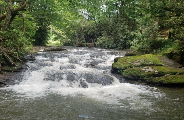 Bear Gone Fishing- Perfect Fall Getaway!!! Mins to Highlands