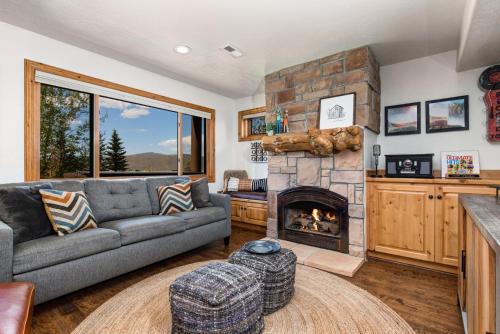 Bear Hollow Village 5534B by Moose Management