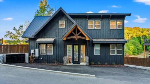 Bearfoot Bungalow - Lakefront Paradise
