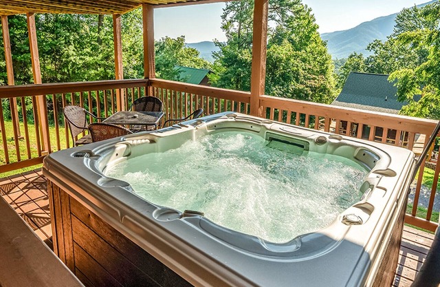 Bearmont Lodge 4 Bedroom Cabin by RedAwning