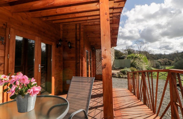 BEARSCOMBE VIEW, pet friendly, with a garden in Modbury
