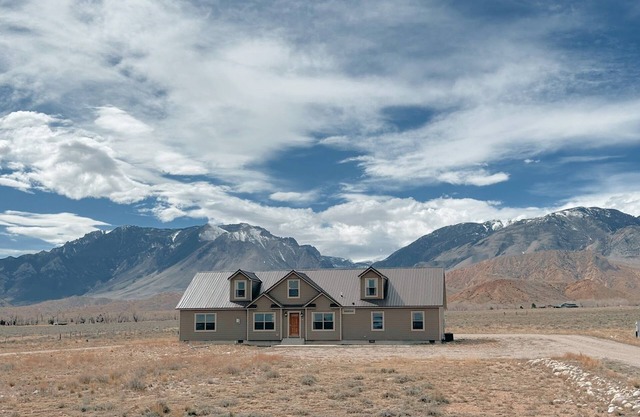 Beartooth Retreat - NEW! EPIC Mountain Views! Near Cody WY and Red Lodge MT