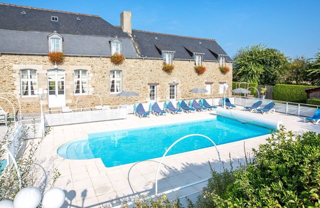 Acogedor apartamento para 5 personas con piscina, WIFI, TV, terraza y aparcamiento