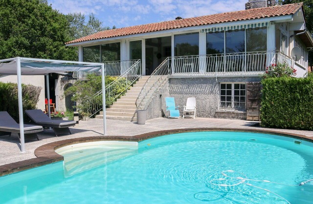 Estupenda casa de vacaciones privada con piscina privada, WIFI, TV, terraza y aparcamiento