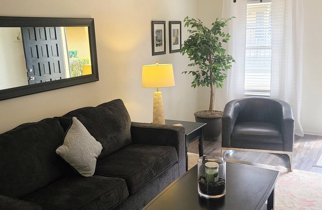 BEAUTIFUL 1BDRM CONDO CLOSE TO MEDICAL CENTER AND DOWNTOWN
