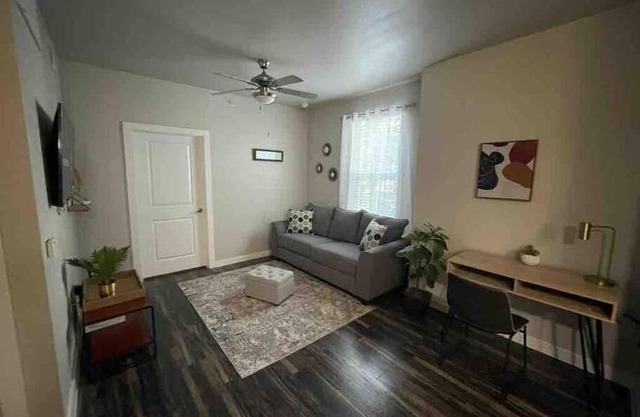 Beautiful 1Bed/Bath Centrally Located