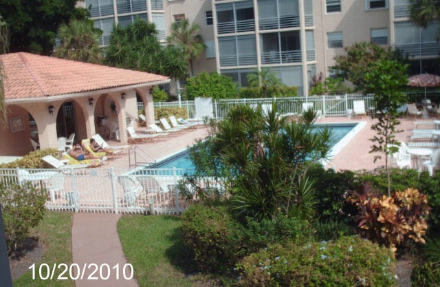 HERMOSOS 2 BDRM EN LAUDERDALE-BY-THE-SEA ¡SOLO PASOS PARA ARENA, SOL Y DIVERSIÓN!