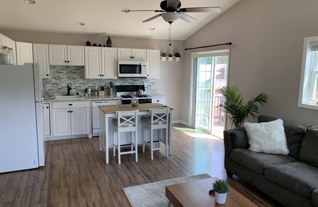 ¡Hermoso! Apartamento de 2 dormitorios recientemente renovado