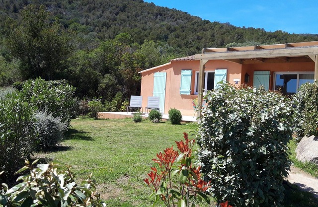 Hermosa villa de 2 dormitorios con piscina en Palombaggia