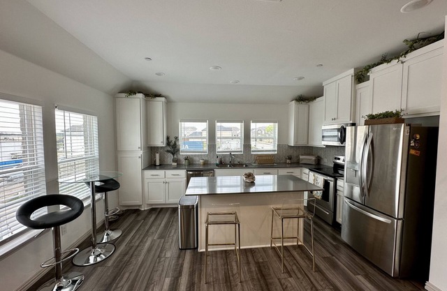 Beautiful 2 Bedroom Townhome
